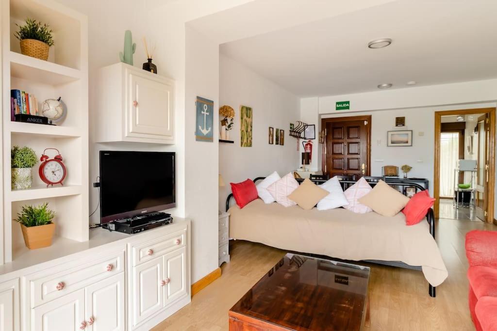 Casa De Las Flores - Apartamento Con Jardin Privado Frente A La Playa De كوميلاس المظهر الخارجي الصورة
