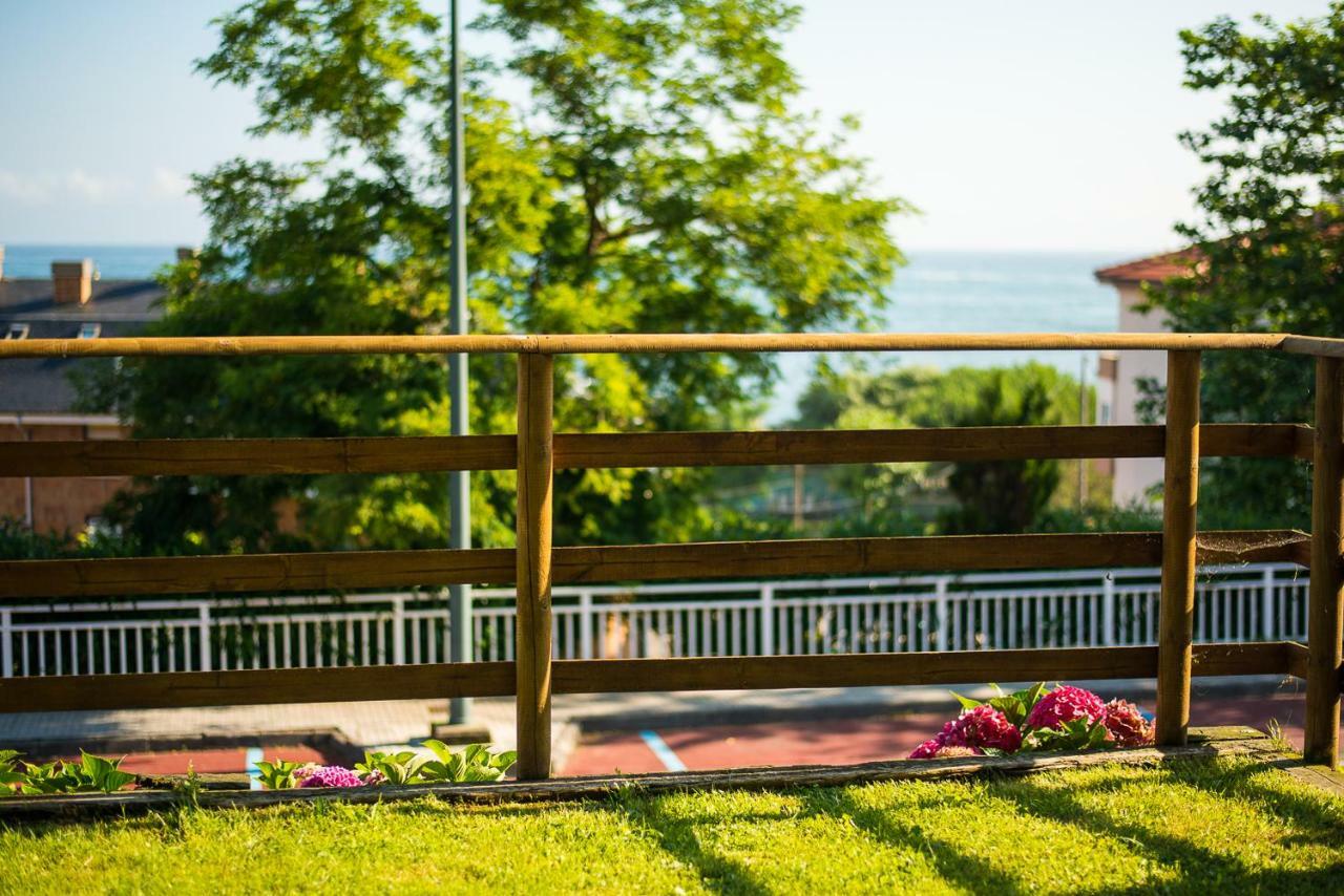 Casa De Las Flores - Apartamento Con Jardin Privado Frente A La Playa De كوميلاس المظهر الخارجي الصورة