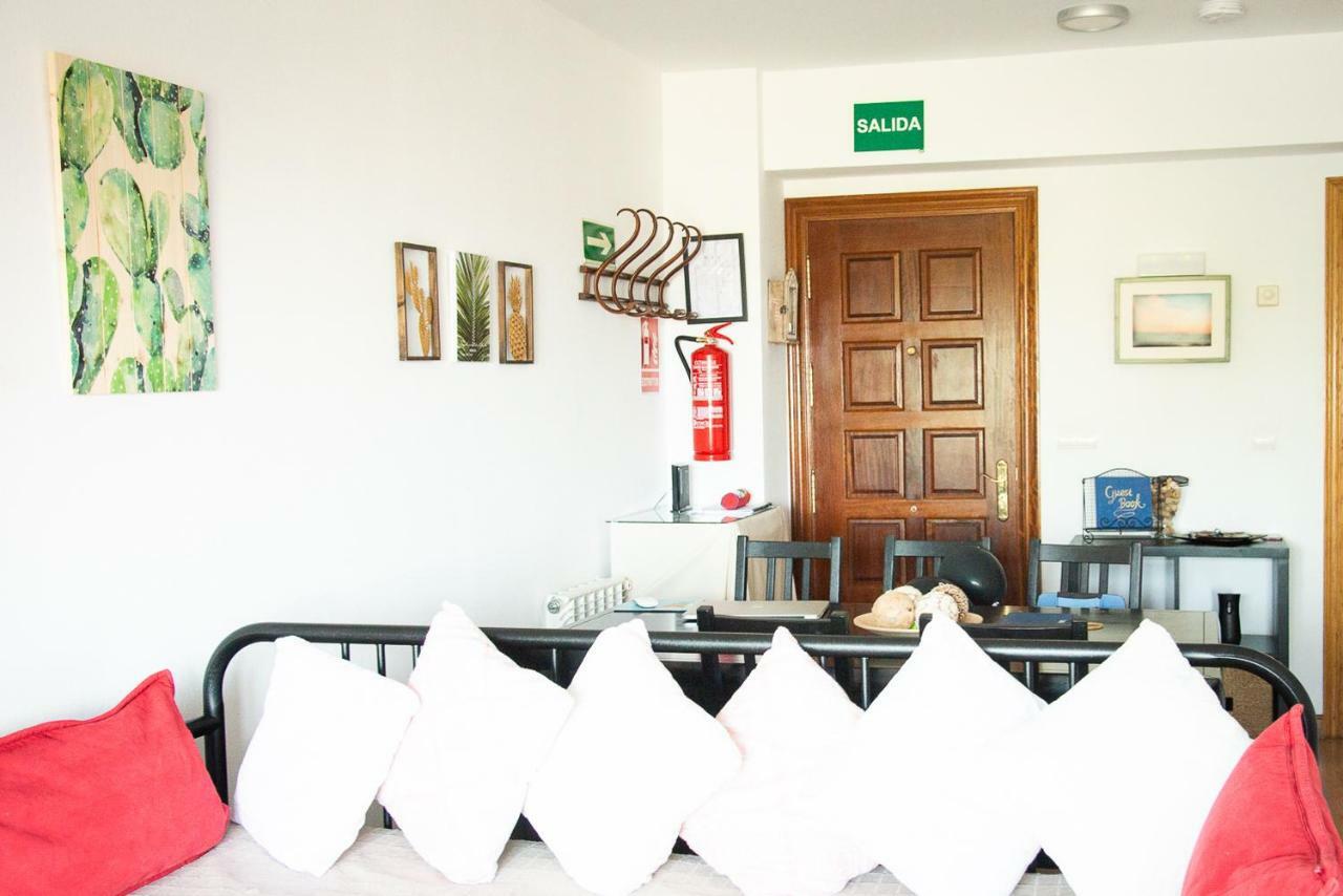 Casa De Las Flores - Apartamento Con Jardin Privado Frente A La Playa De كوميلاس المظهر الخارجي الصورة
