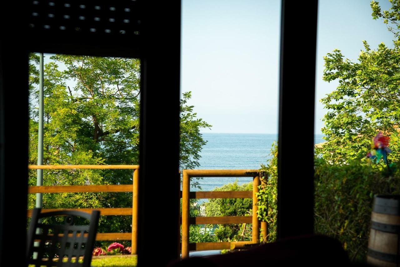 Casa De Las Flores - Apartamento Con Jardin Privado Frente A La Playa De كوميلاس المظهر الخارجي الصورة