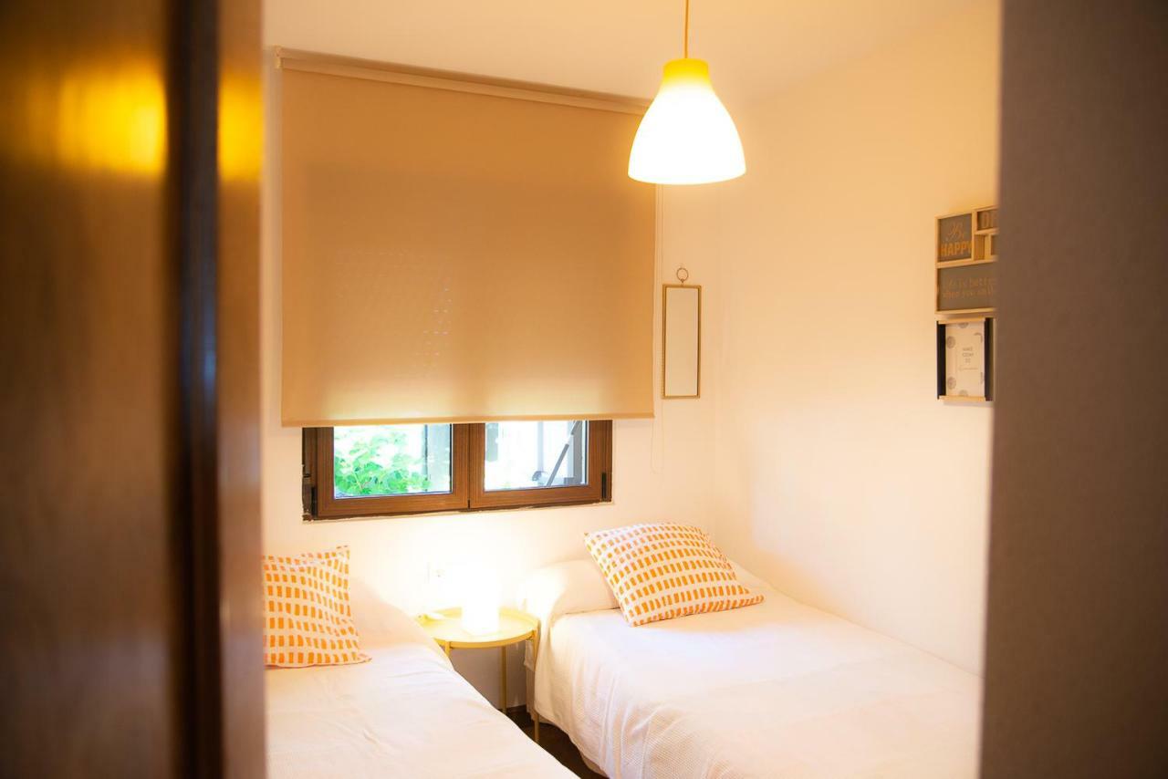 Casa De Las Flores - Apartamento Con Jardin Privado Frente A La Playa De كوميلاس المظهر الخارجي الصورة